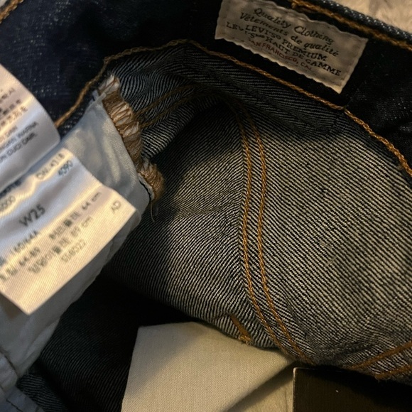 Levi’s 501® HIGH RISE WOMEN'S SHORTS
Size 25 - Picture 13 of 13